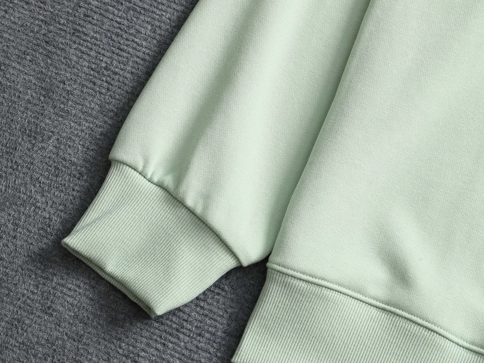 Ami Classic love embroidery craft Logo logo is exquisitely upgraded, inspired by the original Retro fabric of the 1980s. Official Same Style crew neck sweatshirt. Customized 420g vat-dyed fabric. Very comfortable to touch. Synchronized with spring and summer brick cabinets. Fashionable and personalized. Super Versatile and good-looking. Very suitable for both men and women. A must-have for everyone. Hang tag. Collar label. Washed wheat. Complete with three labels. Color: White Black Blue. Size: S M L XL.